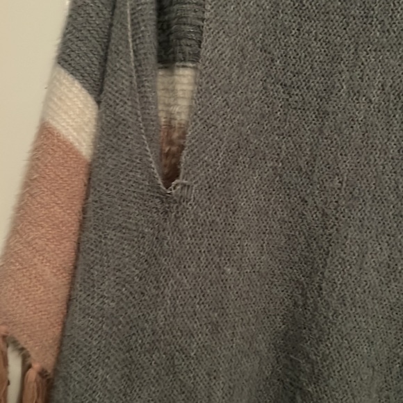 Maurices’ open front shawl - Picture 6 of 9